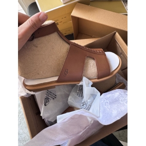UGG Sandel Brown 1