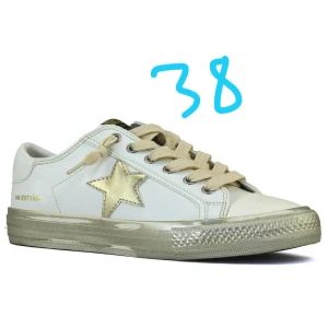 Vintage Havana White Sneakers with Gold Star - White - Size 7.5