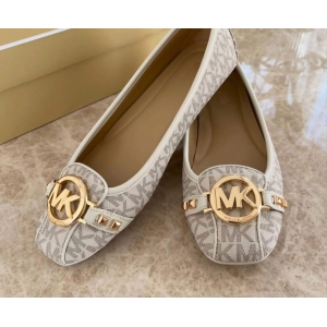 Michael Kors Creamy Flat Size 9