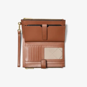 Michael Kors Outlet Jet Set Travel Signature Logo Smartphone Wallet - BROWN - Image 3