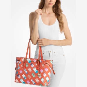 Michael Kors Outlet Voyager Large Printed Signature Logo Tote Bag - DK SANGRIA - Image 5