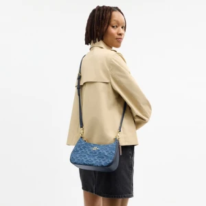 Coach Teri Shoulder Bag In Signature Denim - Gold/Indigo - Image 4