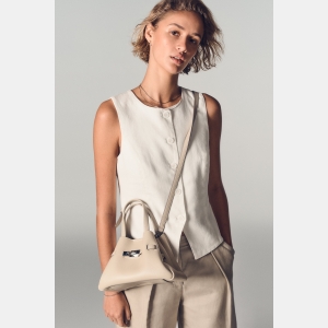 DKNY BRYAR SMALL SATCHEL - Light Taupe - Image 7