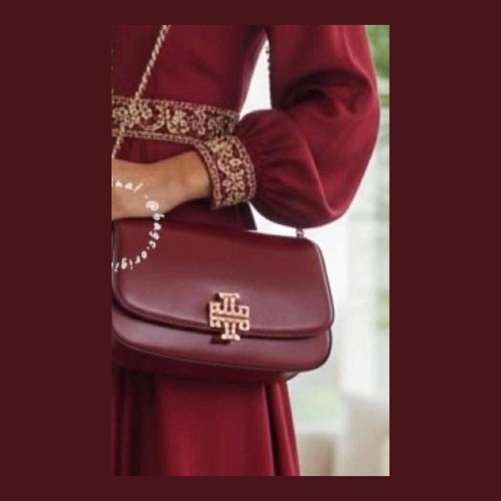 Tory Burch Leather Shoulder Bag with Logo Clasp - Burgundy