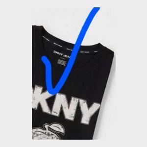 DKNY T-shirt with Logo and Apple Graphic - Black - Size Large